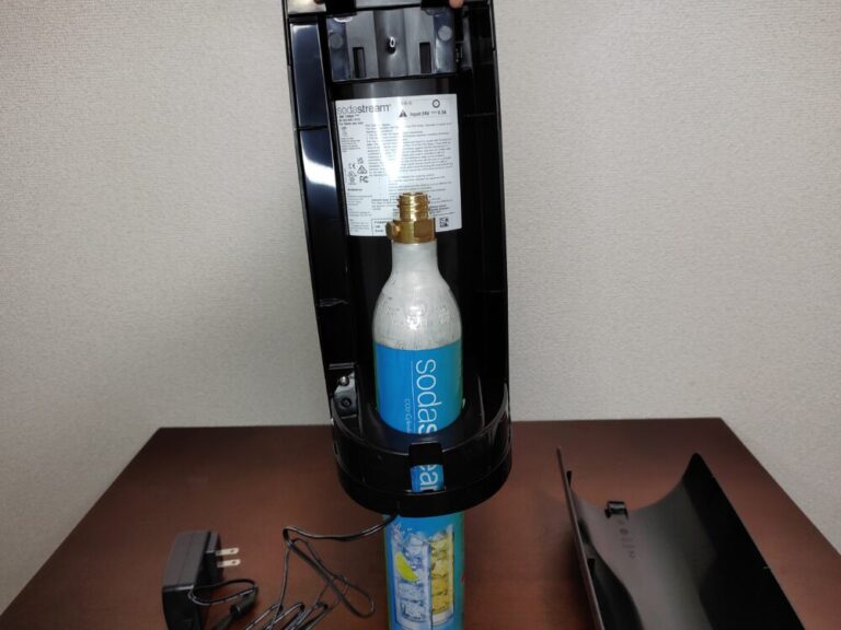 【画像つき】ソーダストリームのガスシリンダーの交換方法は？ピンクと青の違いや対応機種も解説！｜炭酸ライフ